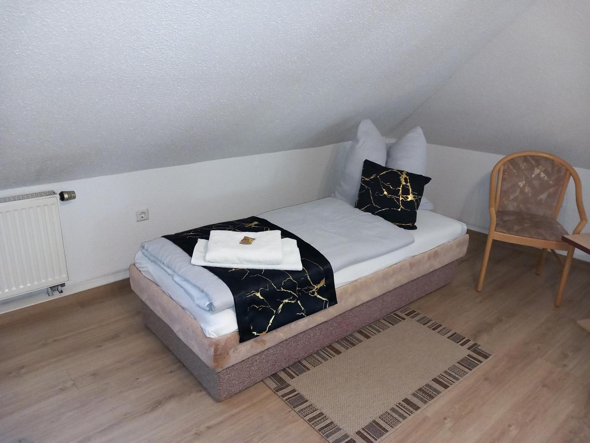 Hotel Eintracht Митвайда Экстерьер фото