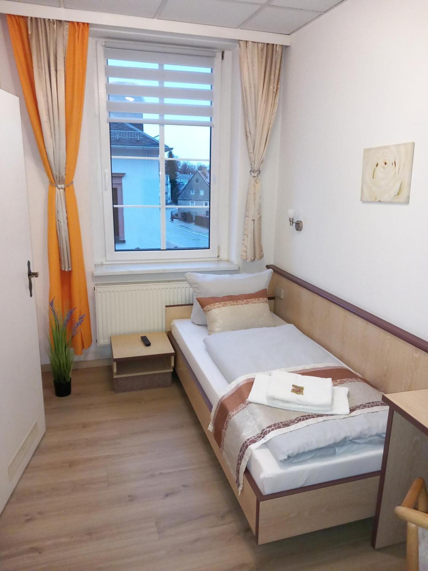 Hotel Eintracht Митвайда Экстерьер фото